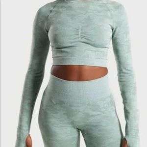 NEW GYMSHARK Camo Seamless Long Sleeve Crop Top - Sage Green